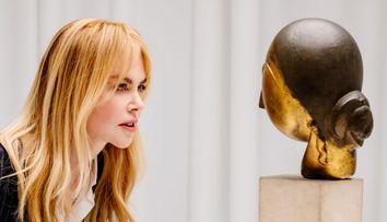 Nicole Kidman, fascinată de sculptura „Danaïde” a lui Constantin Brâncuși. Cum a fost fotografiată lângă  lucrarea estimata la 100 de milioane de dolari