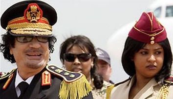 Muammar Gaddafi, pazit de The Amazonian Guard - femei care-si risca viata pentru el FOTO