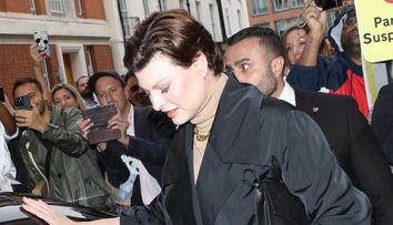 Linda Evangelista a luat o decizie radicală upă ce a fost desfigurată de o procedură cosmetică: „Nu mai vreau să aud”