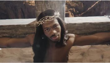 Videoclipul lui Lil Nas X, ”J Christ”, acuzat de blasfemie! Artistul s-a filmat răstignit pe cruce