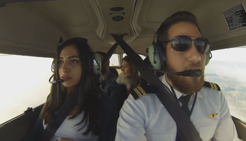 A urcat in avion alaturi de iubitul sau si inca doi prieteni pentru o plimbare. Ce a urmat dupa o sperietura zdravana