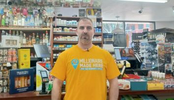Un om fără adăpost a câștigat 1 milion de dolari la loterie! Cum a reacționat când a aflat și ce are de gând să facă cu banii