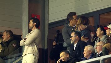 După o lungă perioadă în care nu au mai apărut în public, celebrul cuplu de la Hollywood a fost surprins de paparazzi în tandrețuri. Blake Lively și Ryan Reynolds, sărut pasional în tribune la meciul lui Wrexham