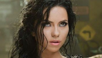 Inna, imbracata cu un sutien perfect pentru dimensiunile ei. Adevarul despre bustul cantaretei