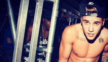O noua zi, o noua gafa. Justin Bieber se vrea macho, dar toata lumea a ras cand l-a vazut asa
