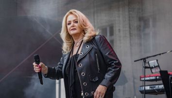 Bonnie Tyler a făcut stop cardiac. Artista era în comă indusă, după ce i se rupsese apendicele