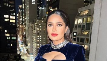 Așa arată Salma Hayek în costum de baie, la 55 de ani! Imaginea a strâns aproape 1 milion de like-uri