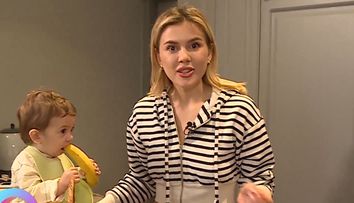 Acasă la Emily Burghelea! Cum a primit frumoasa Emily echipa Vorbește lumea