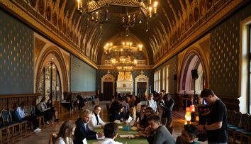 Zeci de tineri au participat la programul de mentorat pentru antreprenori, la Romanian Creative Week. Program educațional gratuit de banking, business, juridic și marketing, oferit de experți în domeniu