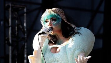 La 60 de ani, Björk sfidează îmbătrânirea. Cântăreața își păstrează energia și creativitatea, inspirând tânăra generație