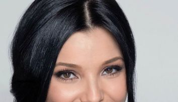 Corina Caragea, consolata de doi barbati celebri dupa esecul Stelei in fata lui Chelsea. Cum s-a fotografiat bruneta: 