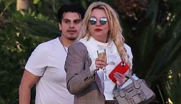Britney Spears, comportament haotic după ce a ieșit de la dezintoxicare. A intrat într-un restaurant și a fumat, a lătrat și a agitat un cuțit printre alți clienți