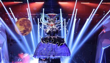 Steaua a fost aplaudată în picioare de detectivii Masked Singer: “Cântă bine de tot!”