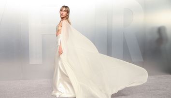 Cea mai spectaculoasă apariție de la petrecerea Vanity Fair Oscar 2026. Rochia care a atras instant toate privirile