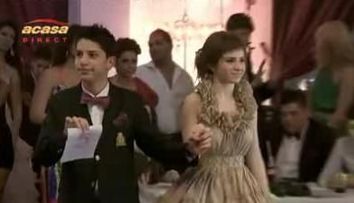 Cristina Ciobanasu a participat la concursul de Miss al Colegiului de arte Dinu Lipatti - VIDEO