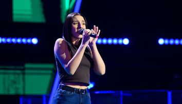 Cântă cu sufletul, nu cu diploma! Cine e Andreea Silvestru, tânăra fără studii muzicale care a cucerit efectiv scena Vocea României 2025