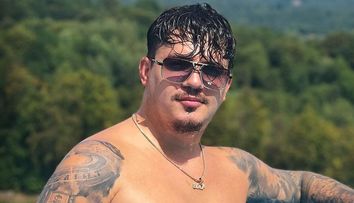 Bogdan de la Ploiești și-a îngrijorat fanii! Artistul s-a filmat pe patul de spital. VIDEO