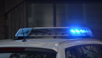 Un tânăr prins drogat în trafic și-a chemat mama în ajutor, care a venit și ea tot drogată la volan