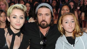 In timp ce Miley Cyrus socheaza, sora ei mai mica impresioneaza. Cu ce gest a starnit Noah Cyrus admiratia tuturor