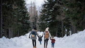 Românii își rezervă deja vacanțele de iarnă. Destinațiile pentru decembrie care sunt la mare căutare