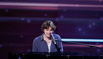 Românii au talent, 3 aprilie 2026. Colin Doljescu a cântat la pian, iar vocea lui a răsunat în sufletele tuturor! La doar 17 ani, a dat naștere unui moment memorabil: „Aduceți pansamentele!”