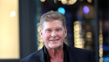 David Hasselhoff, tot mai afectat de problemele de sănătate. Apropiații se tem pentru starea starului din „Baywatch”, după ce a fost surprins în scaun cu rotile