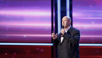 Românii au talent, 30 ianuarie 2026. Cine este Danny Budiski, cântărețul care a luat Golden Buzz de la Carmen Tănase. Vocea sa extraordinară a ridicat o sală întreagă în picioare: „Un moment ca acesta ne năucește”