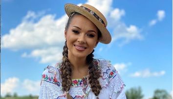 Vlăduța Lupău, apariție extrem de sexy în costum de baie. Cum au reacționat fanii săi