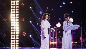 Confruntări Vocea României, 14 noiembrie 2025. Bianca Mihai și Roxana Azamfirei au făcut senzație pe scenă! Fetele din echipa lui Horia Brenciu și Theo Rose au adus energie și zâmbete în fața miilor de telespectatori: „Mi-a plăcut foarte, foarte mult!”