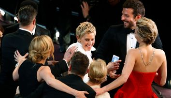 Imaginea care a făcut istorie la Premiile Oscar: 2 milioane de distribuiri în doar două ore. Ellen Degeneres a făcut furori  cu acest selfie