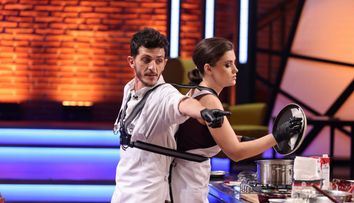 O provocare nemaivăzută la MasterChef. Concurenții trebuie să gătească fiind legați la spate