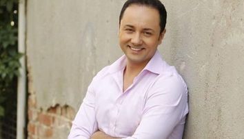 Amintiri din prima zi de scoala. Cum arata Catalin Maruta cand era elev cu coronita