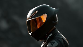 (P) De la clasic la de ultimă generație: evoluția ținutei pentru motociclete