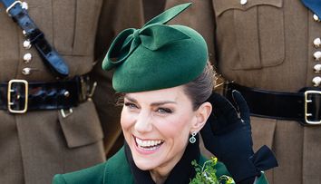 Kate Middleton, din nou virală după gestul făcut de Ziua Sfântului Patrick. Cum a reacționat prințesa când fetița unui soldat i-a sărit în brațe