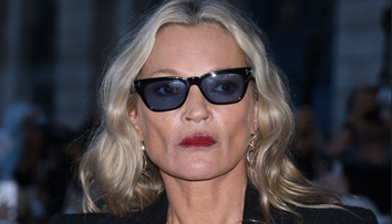 Kate Moss, surprinsă pe trei cărări la Paris. Supermodelul de 50 de ani a ieșit dintr-un club de noapte clătinându-se periculos