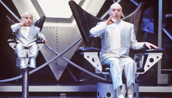 În lumea lui Mini Me. Actorul din seria Austin Powers și-a lăsat rudele fără avere în urma unei alegeri neinspirate