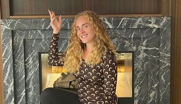 Adele, schimbată total după ce a slăbit peste 50 kg. Îmbrăcată în haine mulate, i-a șocat pe fani