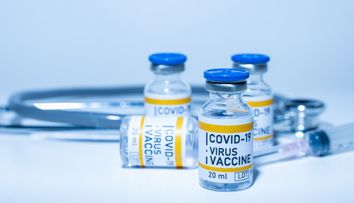 Ser fiziologic injectat în loc de vaccin! Cum s-a întâmplat asta?