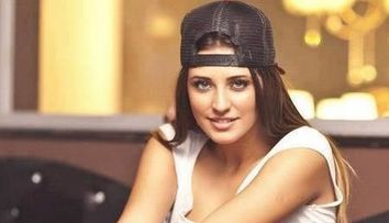 Antonia, superba intr-o rochie sexy si eleganta. Cantareata a renuntat pentru o seara la imaginea de 