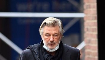 Alec Baldwin, îmbătrânit cu 10 ani în cele mai noi imagini. Actorul, împovărat de uciderea Halynei Hutchins