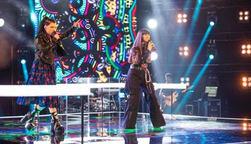 Roxana Sava și Romina Apostol, show exploziv pe piesa „DJ Vasile” în confruntările de la Vocea României, sezonul 12. Tudor Chirilă: „Cred că este cel mai bun duet al Irinei! Nu întâmplător momentul este rock!”