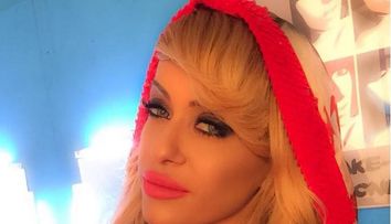Rochia pe care putine vedete ar indrazni sa o poarte. Anda Adam, intr-o tinuta sexy, purtata fara lenjerie intima