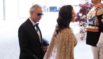 Soția lui Andrea Bocelli, apariție sublimă la dineul de la Roma, organizat în cinstea Regelui Charles al III-lea și a Reginei Camilla
