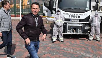 Robert Negoiță s-a ales cu sesizare la DNA din cauza unor contracte ale primăriei care ar fi favorizat membri ai familiei sale