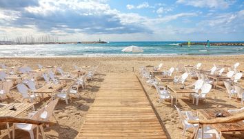 Cât a plătit un turist pentru un prânz de o persoană la Mamaia. Suma de pe bon a uimit internetul
