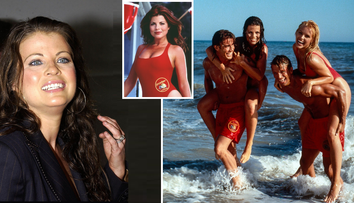Actrița Yasmine Bleeth, din Baywatch, își plimbă câinele în pijama