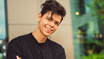 Gospodar fără pereche are acum o nouă melodie de generic. Emilian cântă pentru 