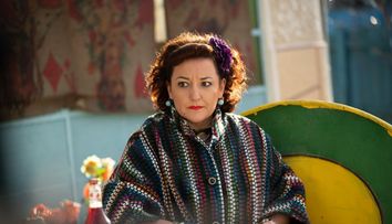 Dalida donează toate rechizitele primăriei copiilor din Fierbinți, iar Vasile simte că nu mai poate lua șpagă