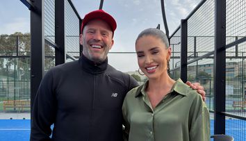 Adelina Pestrițu, alături de Jason Statham în vacanță: “Bravo, măi, vine Statham în Turcia și tu apari în pijamale!”