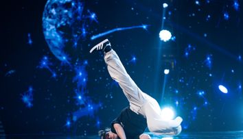 Românii au talent, 1 martie. Carla Munteanu a uimit juriul cu momentul său de breakdance: „E o artă dificilă pentru o fată, dar nu ți-ai pierdut din grație”
